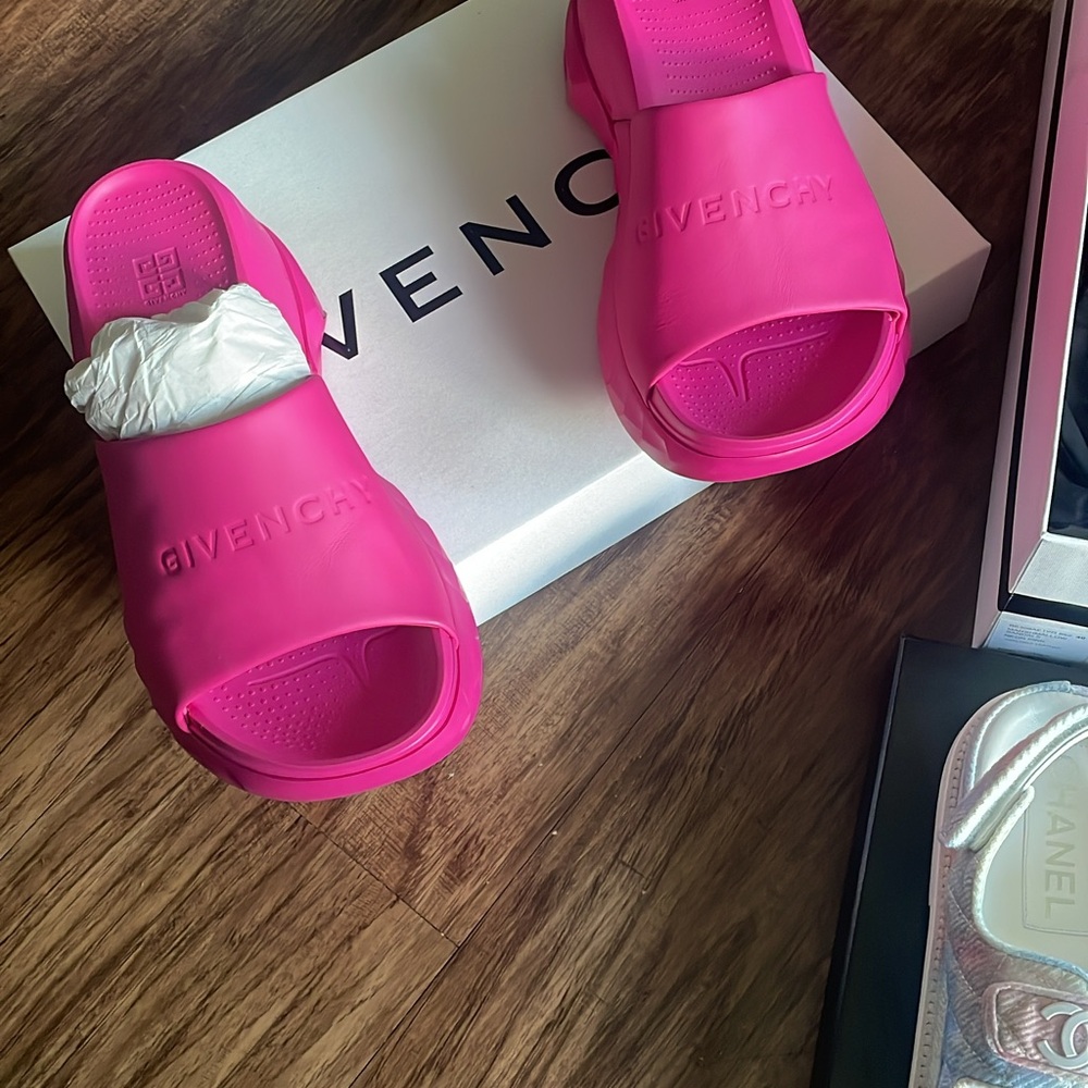 Givenchy Vibrant Pink Women's Sandals